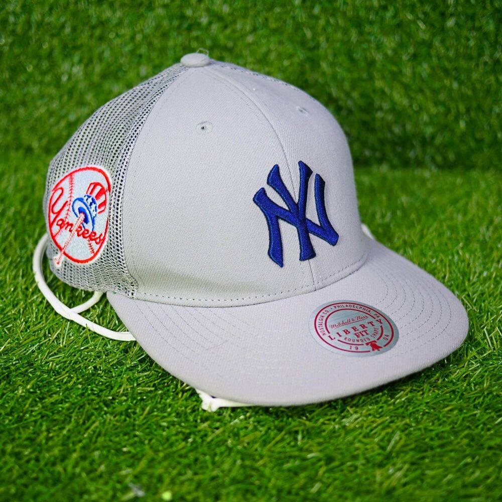 Mitchell & Ness New York Yankees Snapback Mesh Back Hat - OSFA